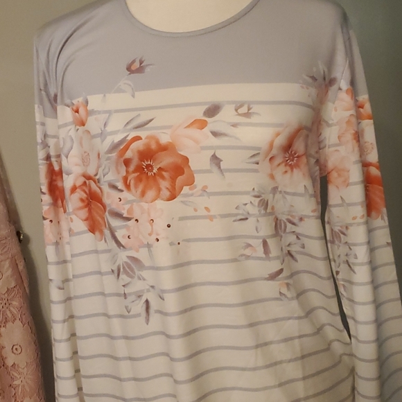 Womens tunic gorgeous design colors too - Picture 2 of 7